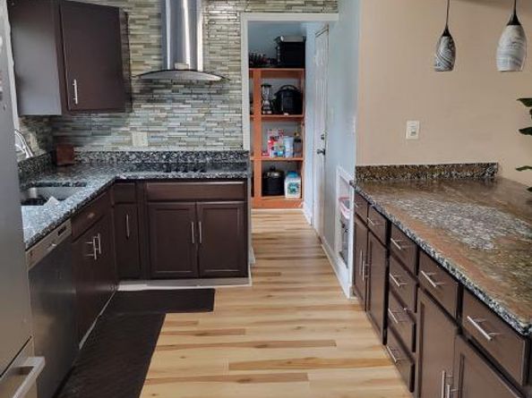 100 W Poplar Road, Sterling VA 20164