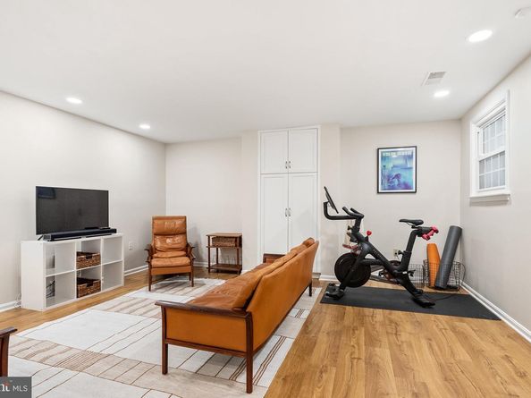 2729 Unicorn Lane NW, Washington DC 20015