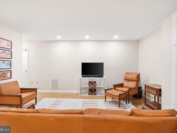 2729 Unicorn Lane NW, Washington DC 20015