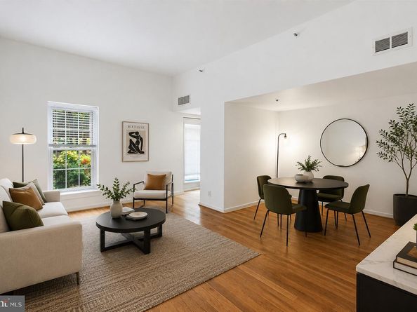 301 Race Street C010, Philadelphia PA 19106
