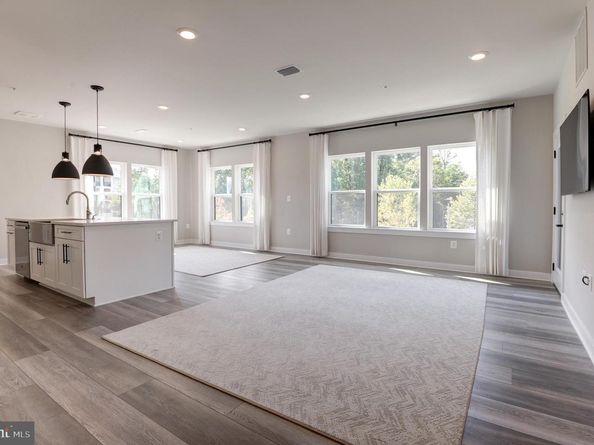12875 Mosaic Park Way 4B, Herndon VA 20171