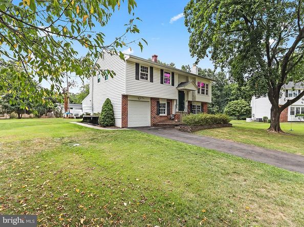 566 Delvale Road, Yardley PA 19067