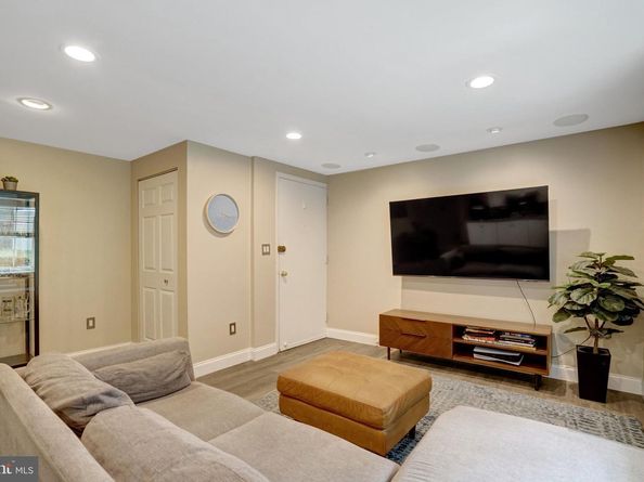 706 S Arlington Mill Drive 18103, Arlington VA 22204