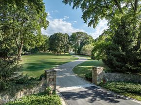18 Tokeneke Trail, Darien CT 06820
