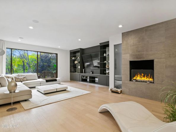 210 Red Fox Road, Stamford CT 06903