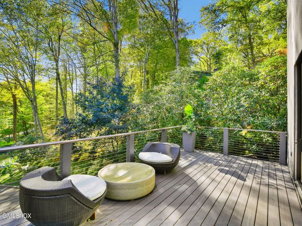 210 Red Fox Road, Stamford CT 06903