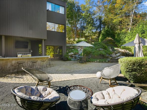 210 Red Fox Road, Stamford CT 06903