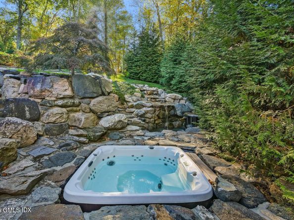 210 Red Fox Road, Stamford CT 06903