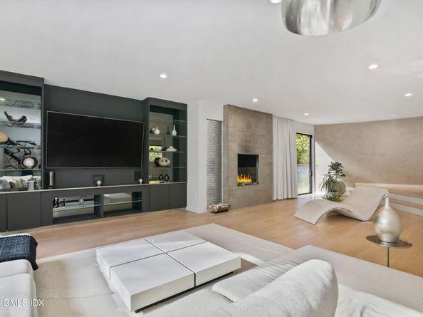 210 Red Fox Road, Stamford CT 06903