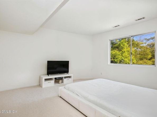 210 Red Fox Road, Stamford CT 06903