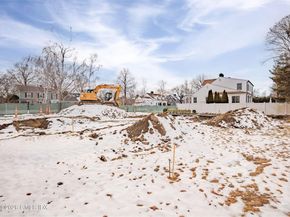 30 Meadowbank Road, Old Greenwich CT 06870