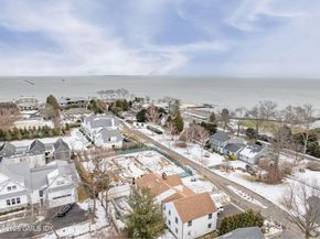30 Meadowbank Road, Old Greenwich CT 06870