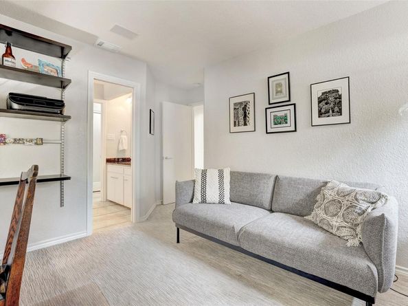 8200 Neely DR 223, Austin TX 78759