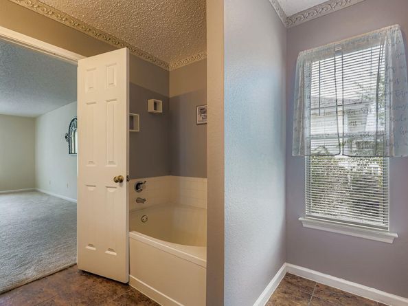 1017 Silverstone LN, Cedar Park TX 78613