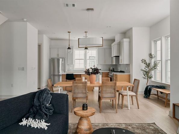 2209 Woodland Ave 601, Austin TX 78741