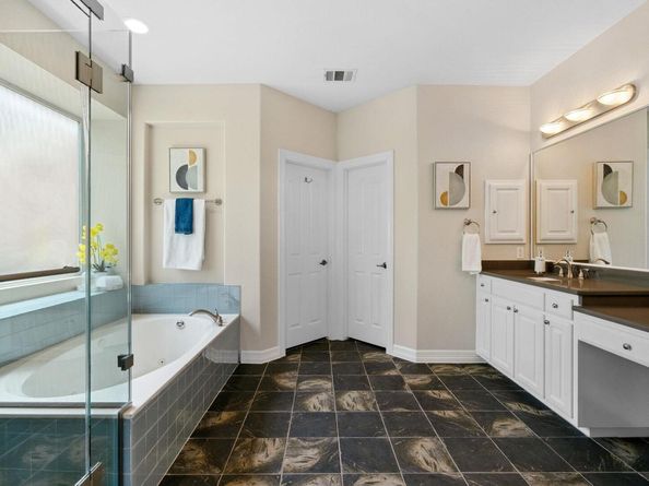 7204 Covered Bridge DR, Austin TX 78736