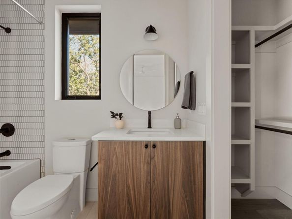 Undisclosed Address #1074067, Austin TX 78745