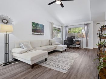 8906 Trone CIR