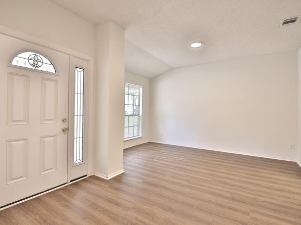 7401 Rankin TRL, Austin TX 78729