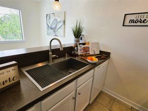6810 Deatonhill DR 211, Austin TX 78745