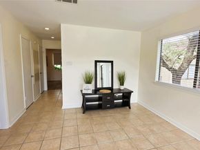 6810 Deatonhill DR 211, Austin TX 78745