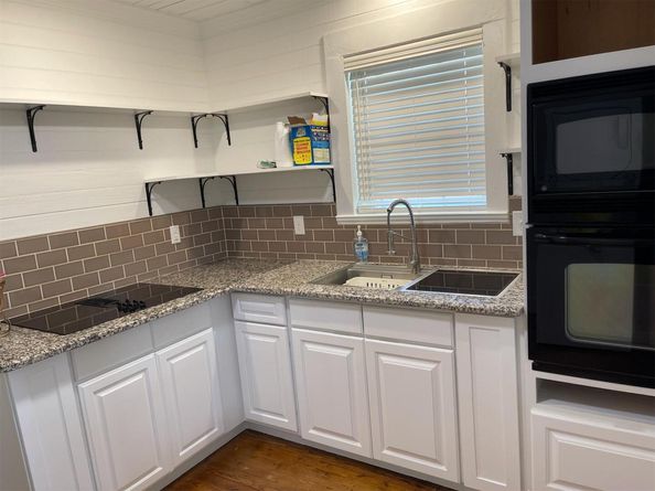 1223, 1223 1/2 & 1225 S Austin Ave S, Georgetown TX 78626