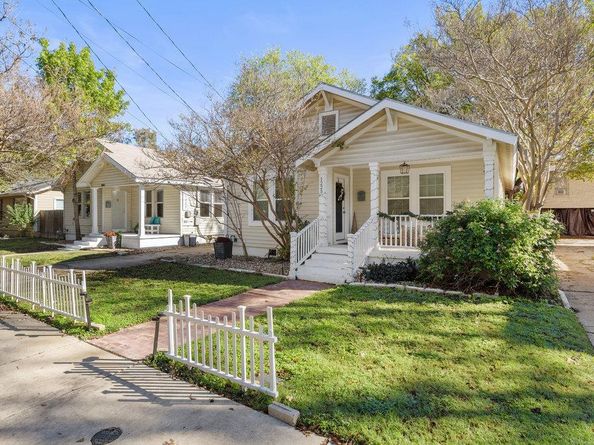 1223, 1223 1/2 & 1225 S Austin Ave S, Georgetown TX 78626