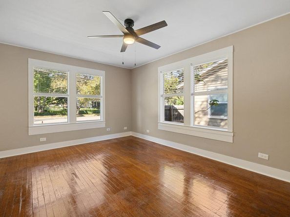 1223, 1223 1/2 & 1225 S Austin Ave S, Georgetown TX 78626