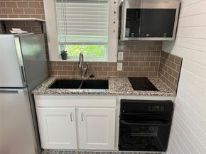 1223, 1223 1/2 & 1225 S Austin Ave S, Georgetown TX 78626