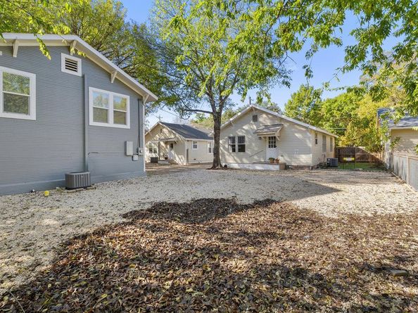 1223, 1223 1/2 & 1225 S Austin Ave S, Georgetown TX 78626