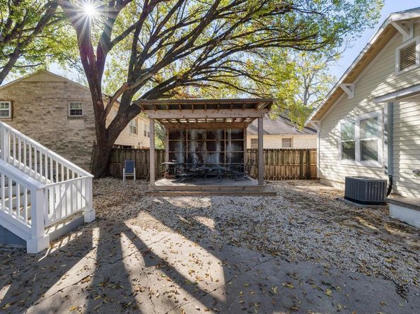 1223, 1223 1/2 & 1225 S Austin Ave S, Georgetown TX 78626