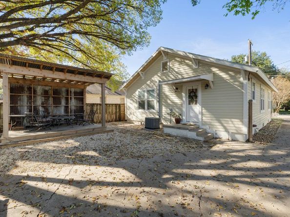 1223, 1223 1/2 & 1225 S Austin Ave S, Georgetown TX 78626