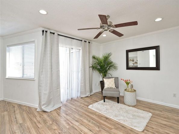 1840 Burton DR 226, Austin TX 78741