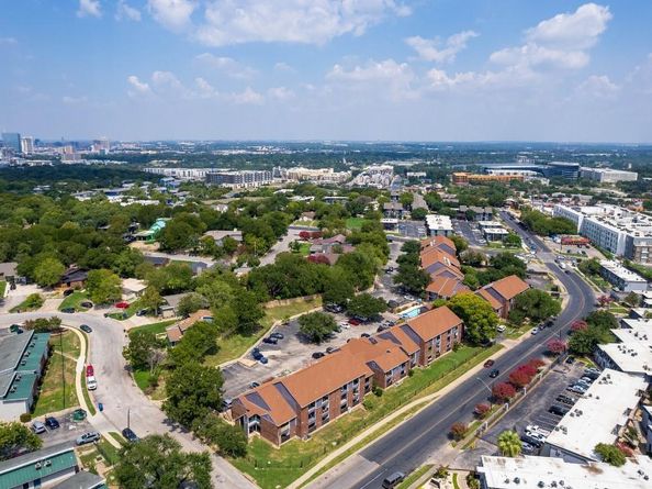 1840 Burton DR 226, Austin TX 78741
