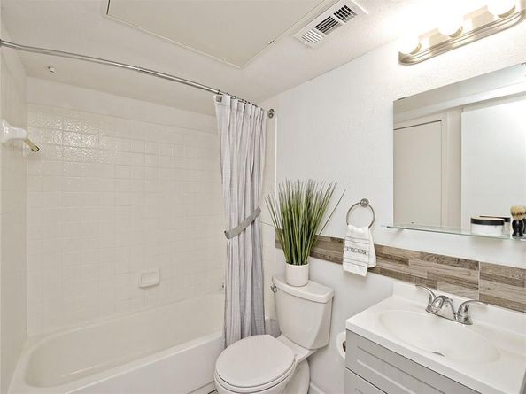 1840 Burton DR 226, Austin TX 78741