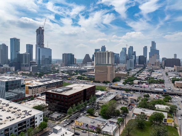 906 E 6th ST, Austin TX 78702