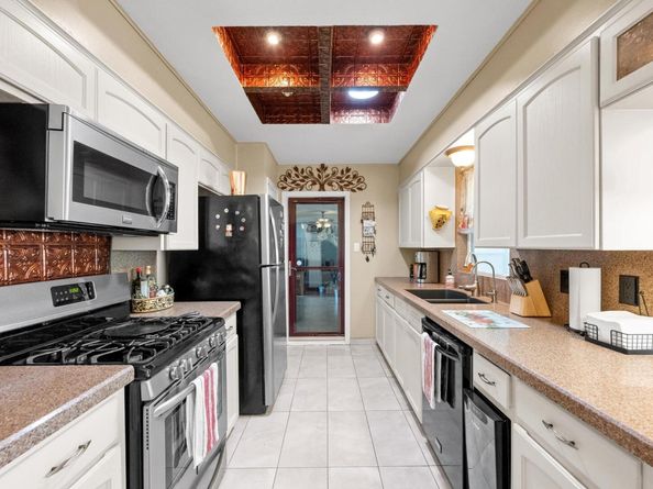 3202 Whiteway DR, Austin TX 78757