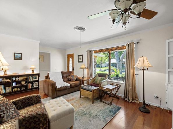 3202 Whiteway DR, Austin TX 78757