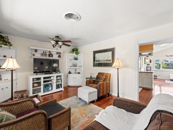 3202 Whiteway DR, Austin TX 78757