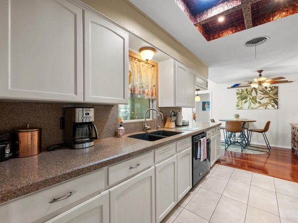 3202 Whiteway DR, Austin TX 78757