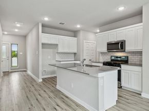 8006 Shining Flor RUN, Lago Vista TX 78645