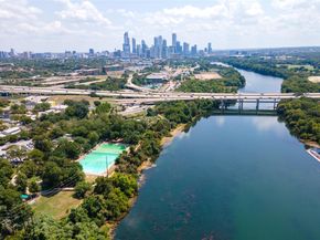 1703 Summit VW, Austin TX 78703