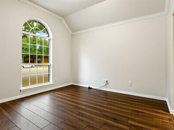 2001 Lacey Oak CV, Round Rock TX 78681