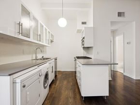 1503 W 9th ST 204, Austin TX 78703