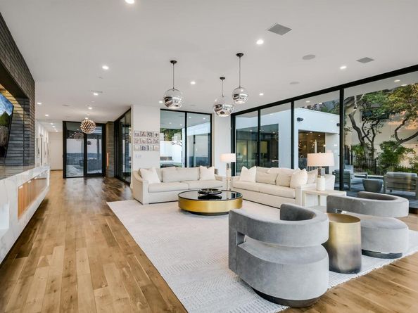 6607 W Courtyard DR, Austin TX 78730