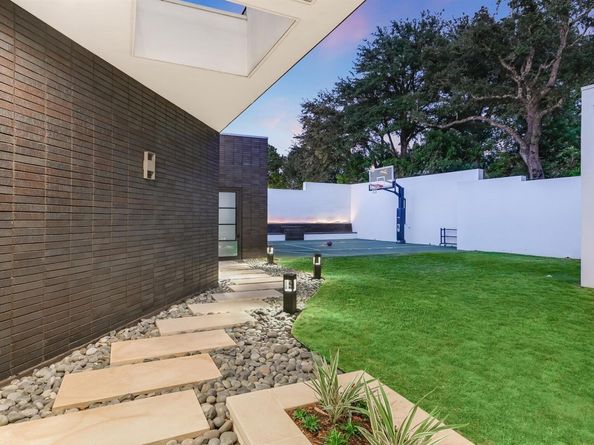 6607 W Courtyard DR, Austin TX 78730