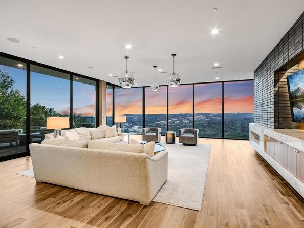 6607 W Courtyard DR, Austin TX 78730