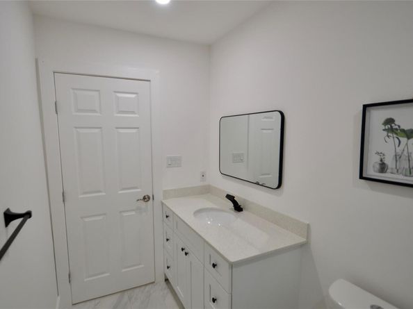 1200 E 52nd ST 208, Austin TX 78723