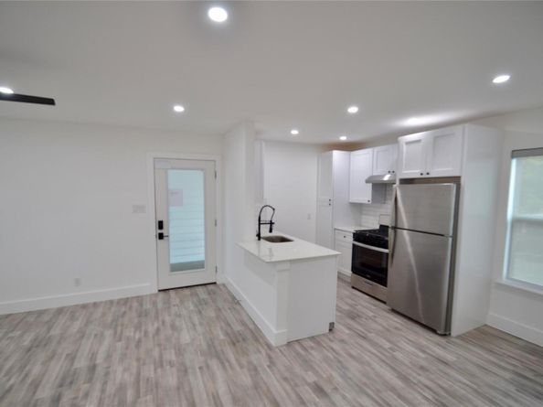 1200 E 52nd ST 208, Austin TX 78723