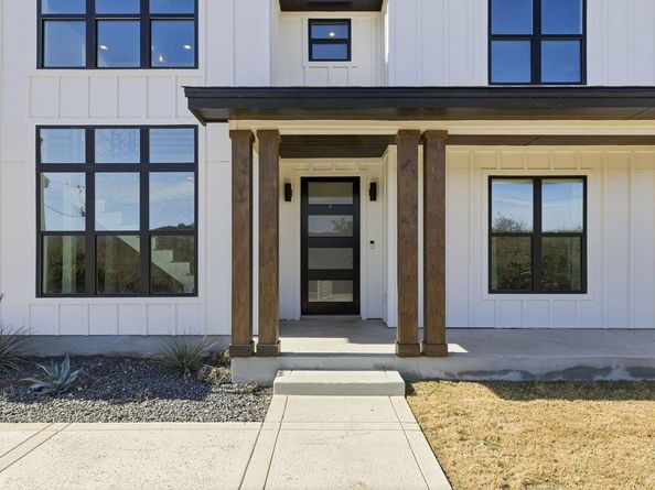 708 Newport DR, Spicewood TX 78669